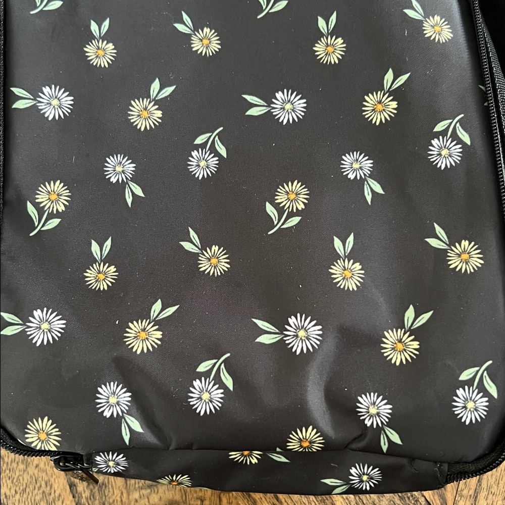 Thirty-One Modern Lined Zippered Toiletry Bag Ditzy Daisy Design, Pockets - Picture 5 of 7